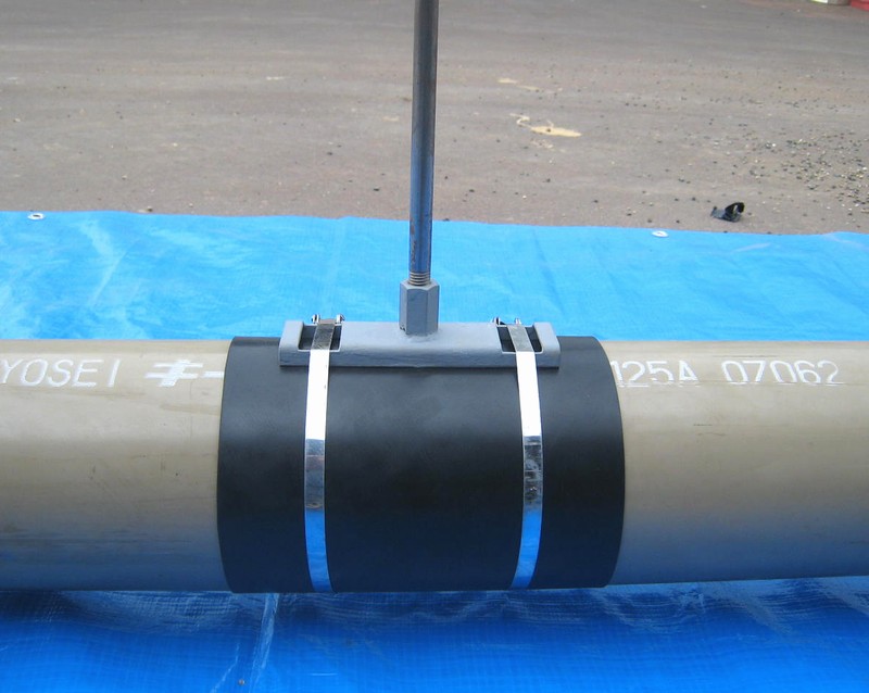 埋設管の沈下量測定用の沈下棒の取り付け例