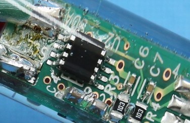 ジオテクサービスの計測機器に組み込まれたマイコン半導体電子回路のイメージ