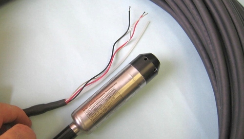 圧力式水位計や投込式水位計の気圧補正用の大気開放チューブ(ポリエチレン製パイプ)