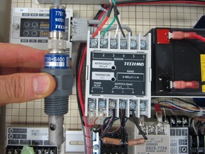 電気伝導度変換器の電流を250Ω抵抗で電圧変換