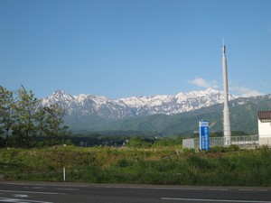 携帯基地局のある風景、新潟市県-妙高山の春